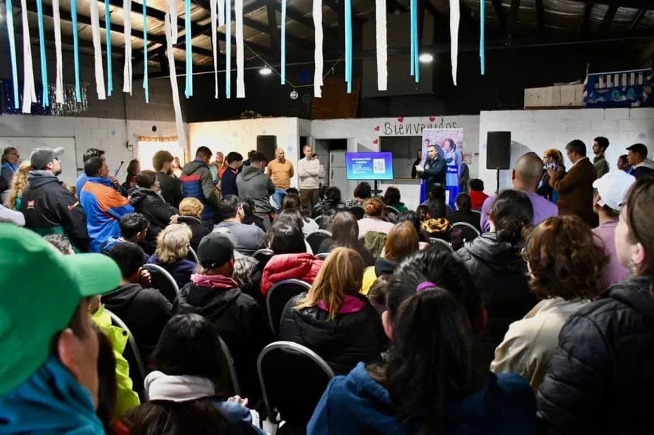 La primera jornada informativa abierta a todo público se realizó ayer en el SUM del barrio 600 Viviendas.