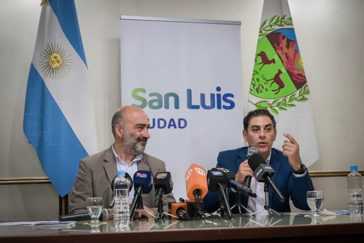 El intendente, Gastón Hissa y el ministro, Federico Trombotto en la conferencia de prensa.