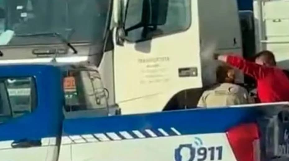 El hombre de 54 años fue encontrado inconsciente dentro de su camión en una estación de servicio de Córdoba.