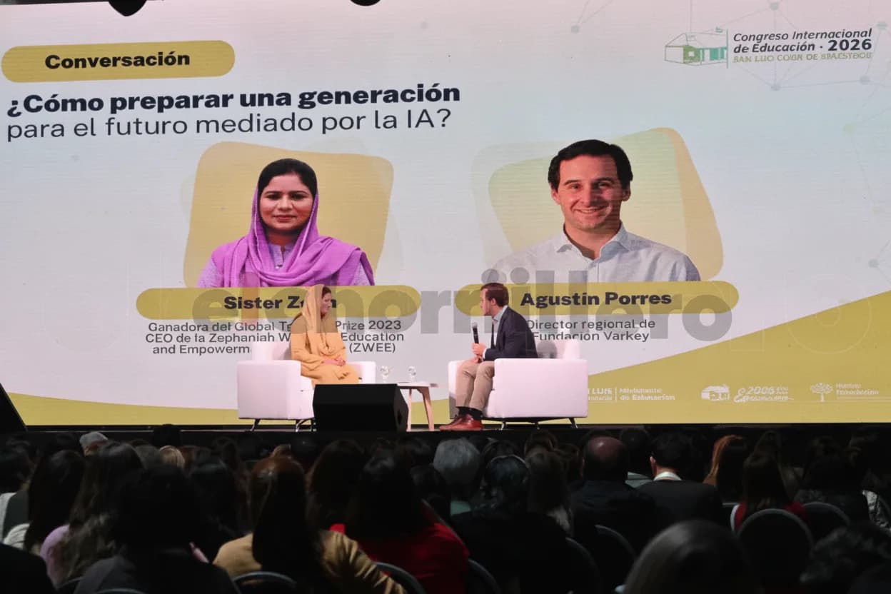 Sister Zeph, la docente pakistaní ganadora del Global Teacher Prize en 2023 en el Congreso Internacional de Educación.