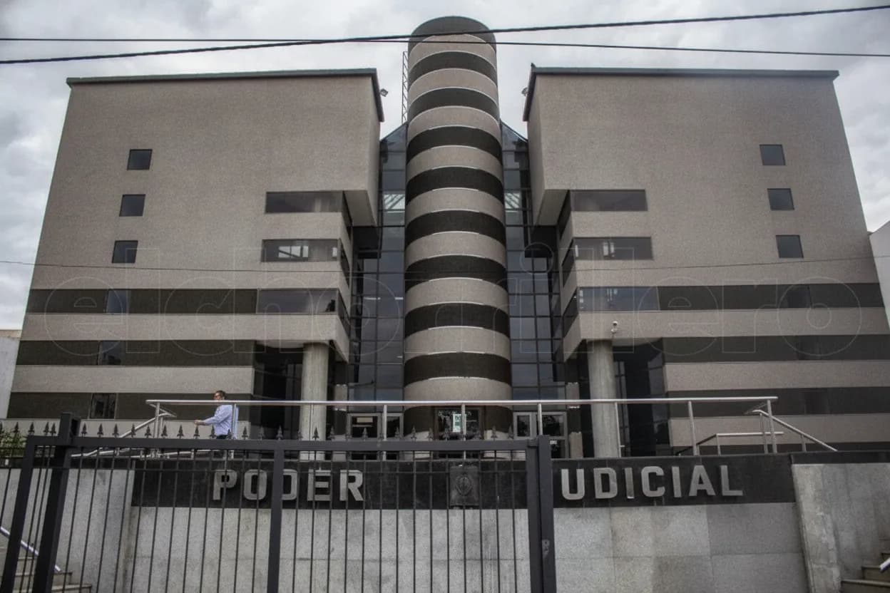 Golpeó a su expareja y le impidió salir de una vivienda: recibió tres años de prisión en suspenso.