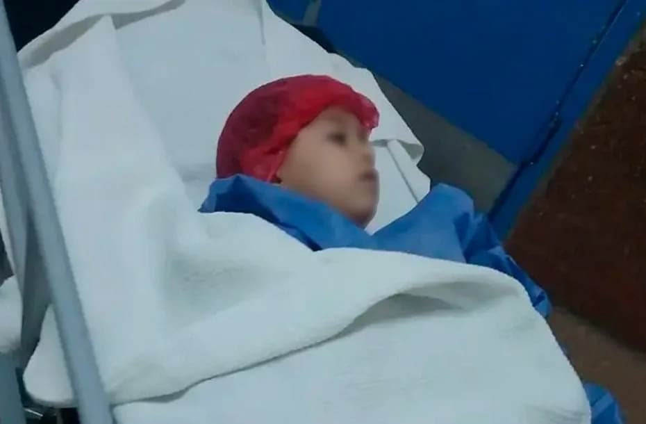 Valentino Yair Fernández, de 5 años, ya dispone del equipo de sistema de presión negativa (VAC).