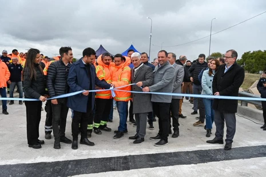 Inauguraron las obras de reconstrucción de los puentes de ingreso al Hospital “Ramón Carrillo”.
