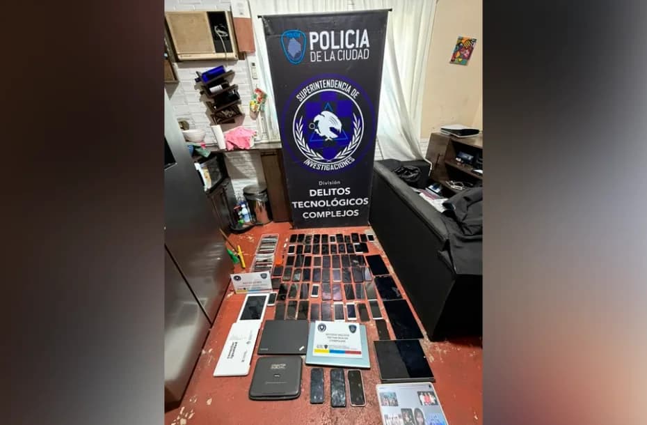 Desbaratan laboratorio que desactivaba bloqueos de celulares: más de 130 dispositivos secuestrados.