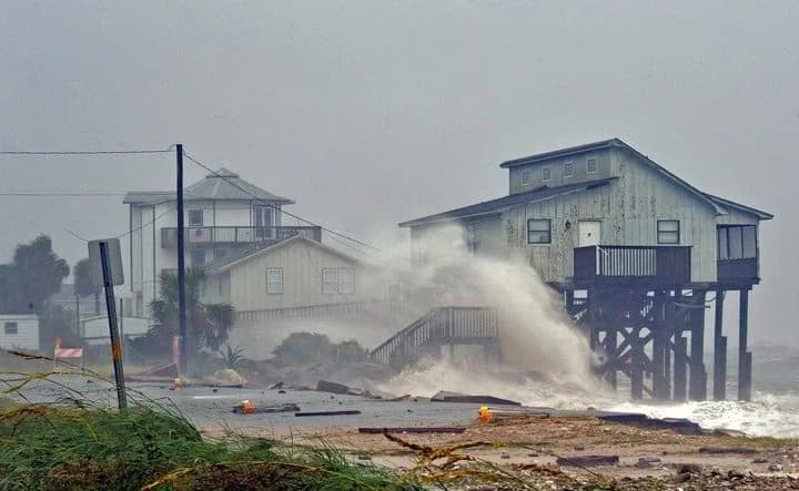 Más de 480 km de costa se vieron afectadas, según el Servicio Nacional de Meteorología, y se estimaron marejadas de tormenta de hasta 4 metros e inundaciones repentinas de hasta 30 cm de lluvia.