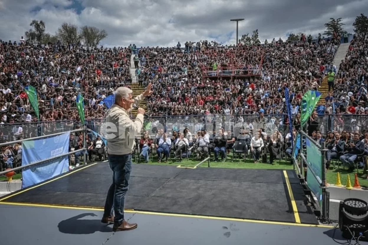 El gobernador Claudio Poggi cerró los Juegos Intercolegiales Deportivos 2026.