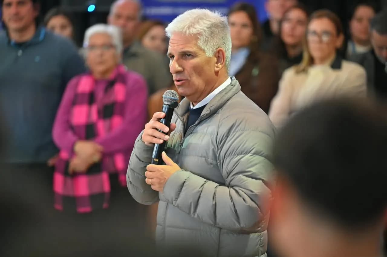Poggi anunció la construcción de un polideportivo en la Escuela N°10 ‘Ramiro Podetti’