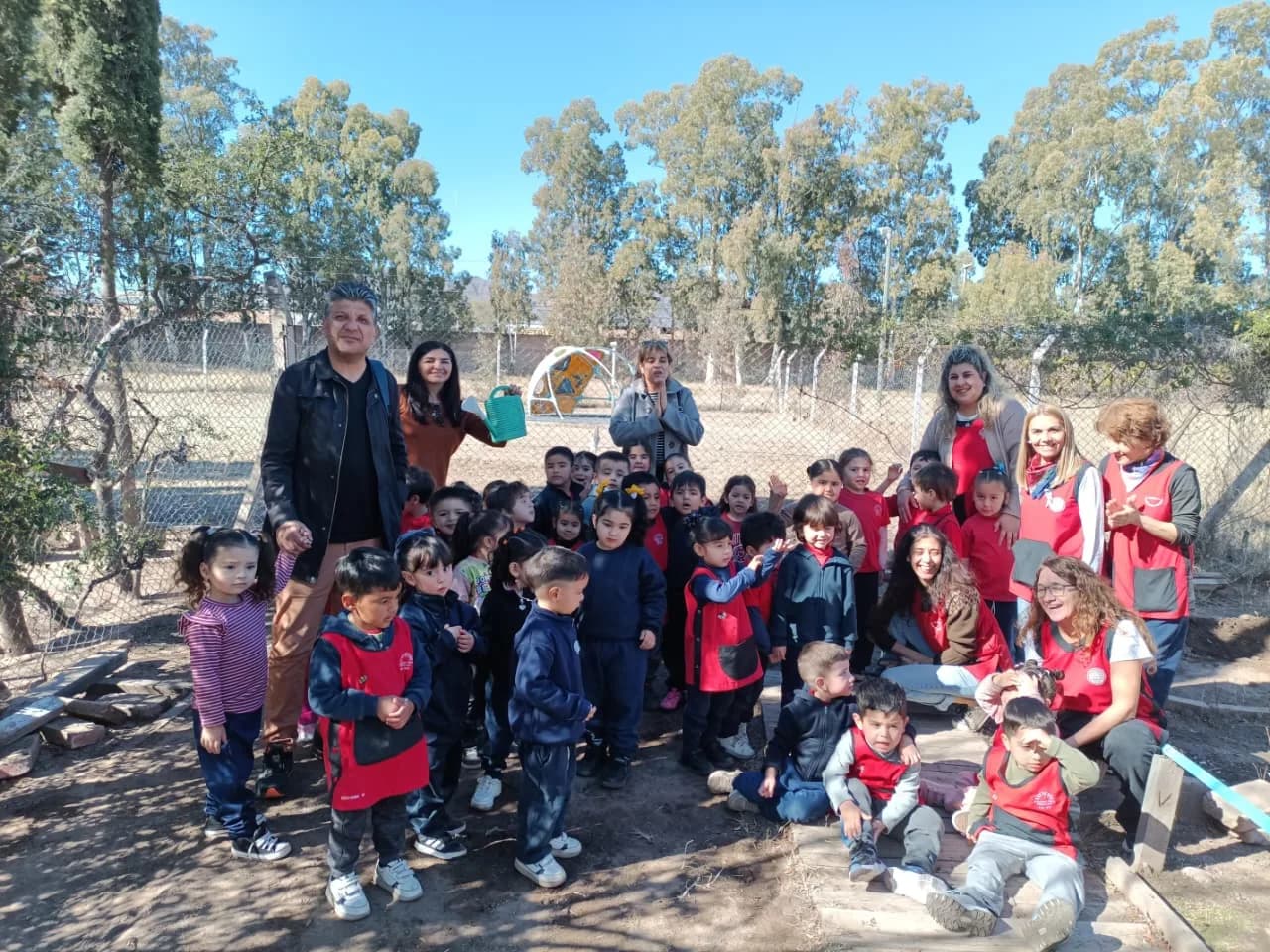La Provincia acercó herramientas e insumos a nuevas huertas escolares