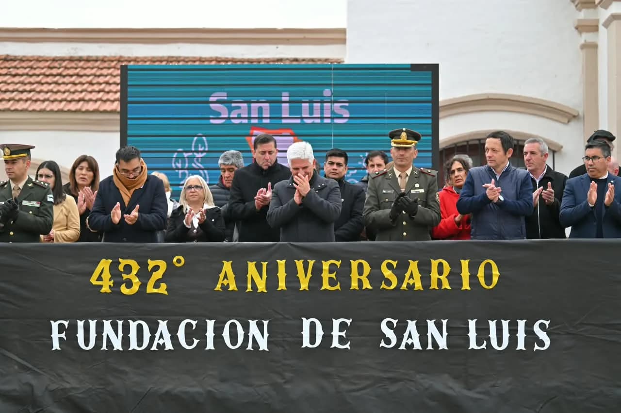 Poggi participó del desfile en Naschel en homenaje al 432° aniversario de San Luis