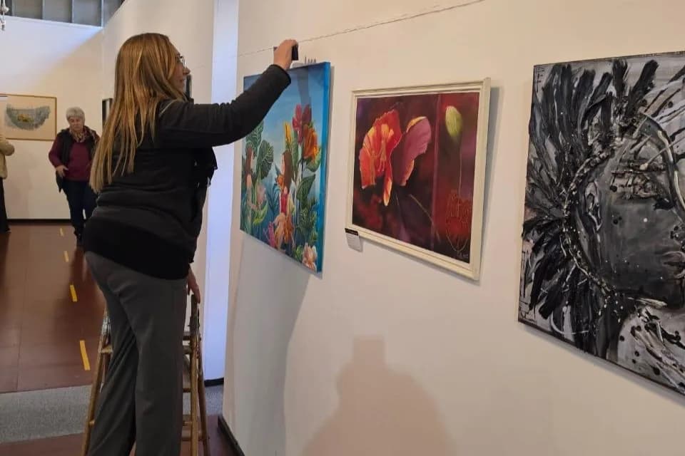 ‘Colectiva’: 36 artistas se encuentran en una exposición sobre los afectos