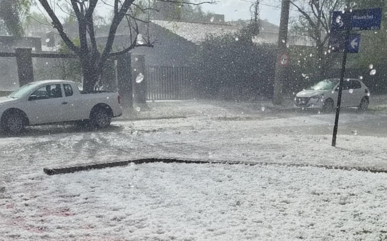 Impactante caída de granizo en Córdoba.