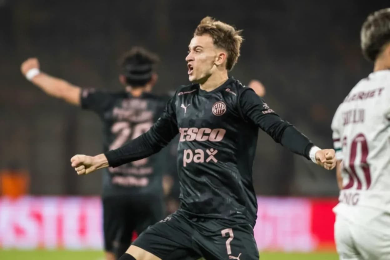 Guido Mainero celebra el primer gol de la noche.