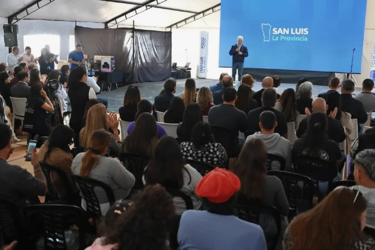Poggi reiteró que la construcción de viviendas seguirá “cumpliendo sueños y generando trabajo”.