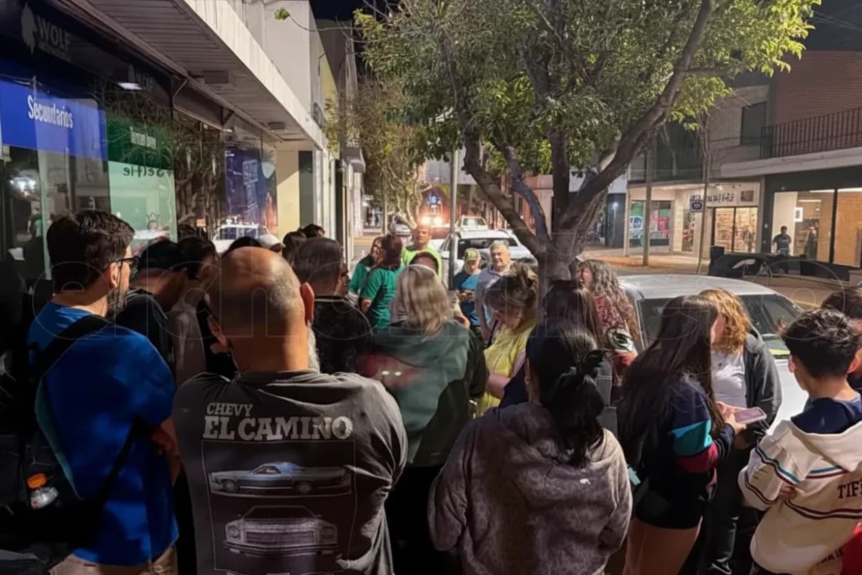Los padres fueron citados a una reunión pero ningún representante de la empresa asistió.