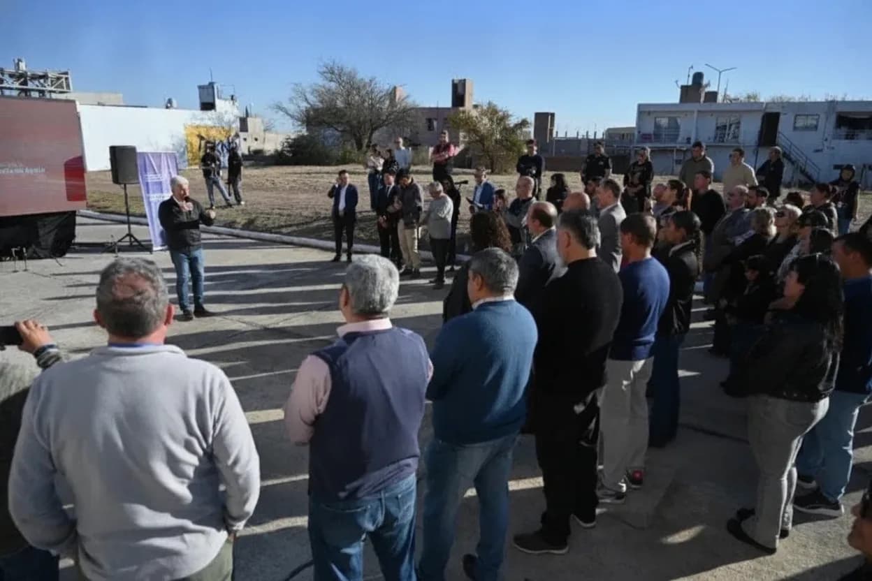 Poggi volvió a La Punta, adelantó obras y lamentó el abandono que padeció la ciudad por el Gobierno provincial anterior