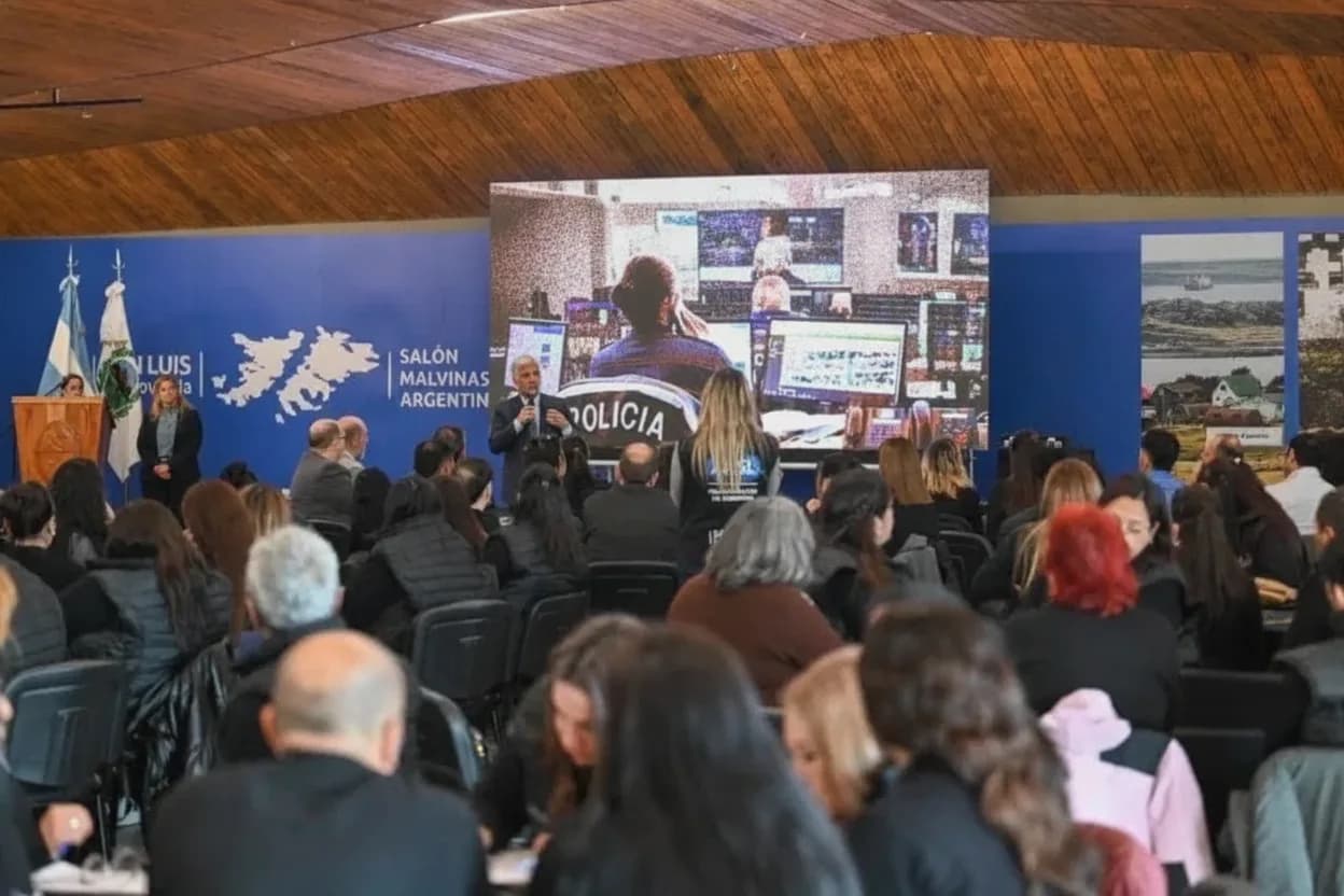Más de 180 trabajadores del 911 se reunieron con el gobernador