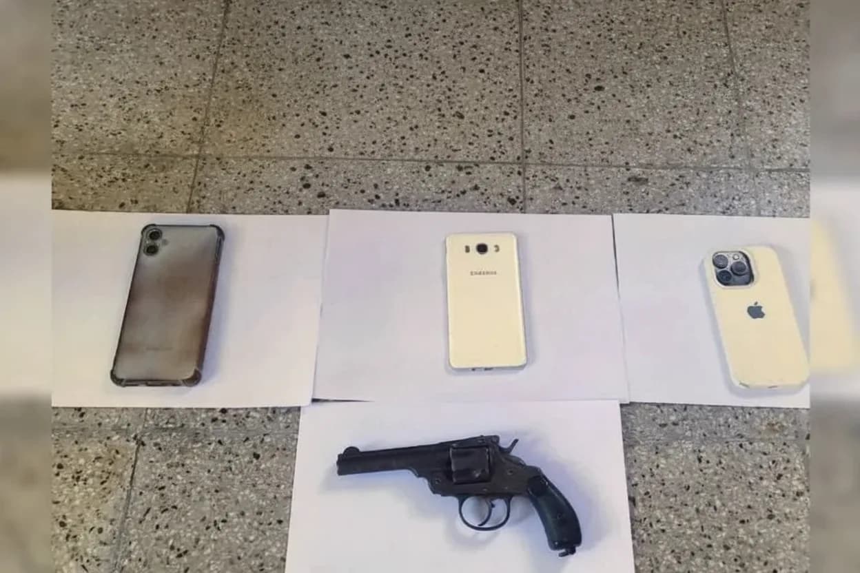Villa Mercedes: secuestraron un revólver, tres celulares y motocicletas durante un operativo policial.