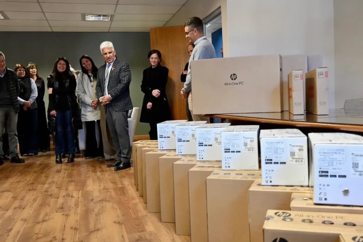 El gobernador Claudio Poggi visitó Fiscalía de Estado.