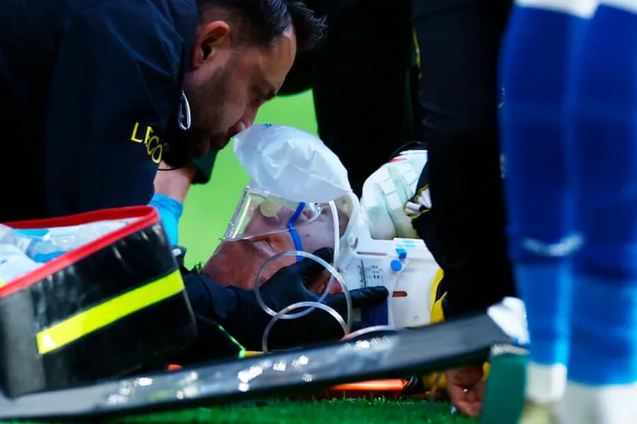 Martínez recibió atención médica en el campo.