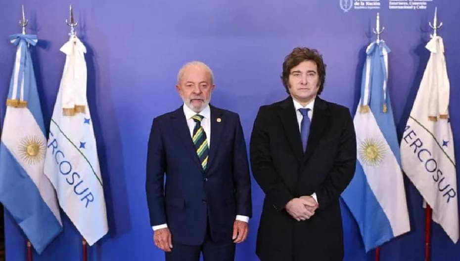 A un día del balotaje en Brasil, Milei volvió a apuntar contra Lula da Silva: “Ladrón y mentiroso”.