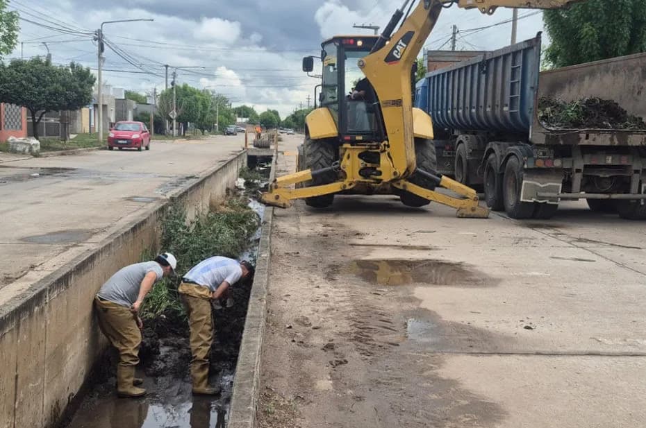 Reforzaron los operativos de limpieza en los canales de desagüe.