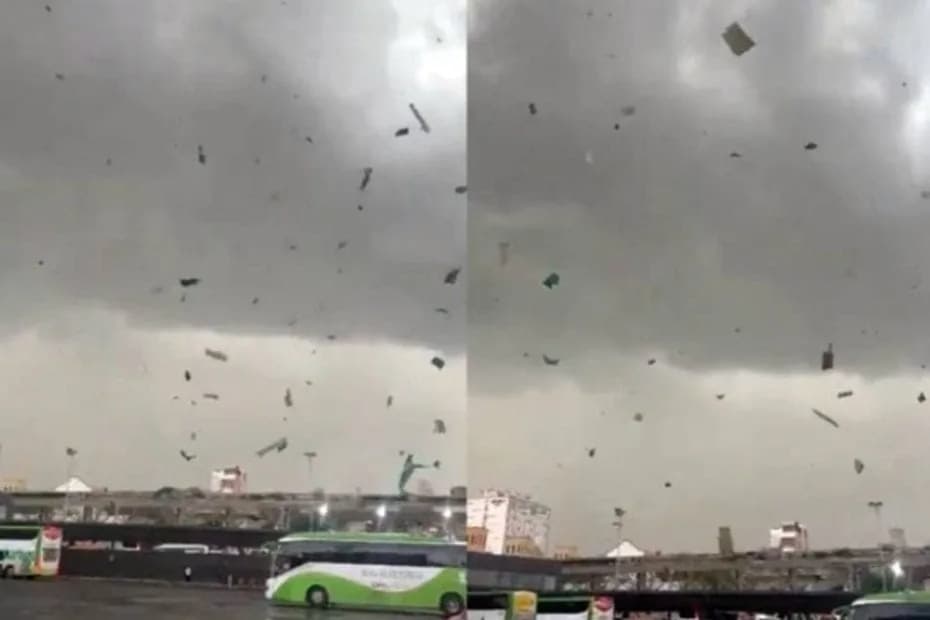 Las ráfagas desprendieron distintas partes de la estructura del Terminal Sur de Santiago.