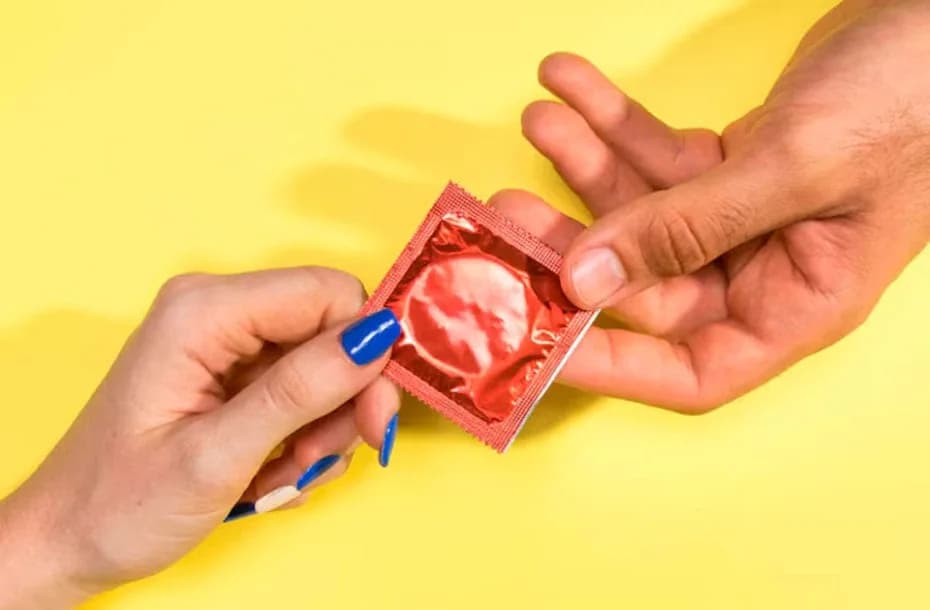 El preservativo previene infecciones de transmisión sexual.