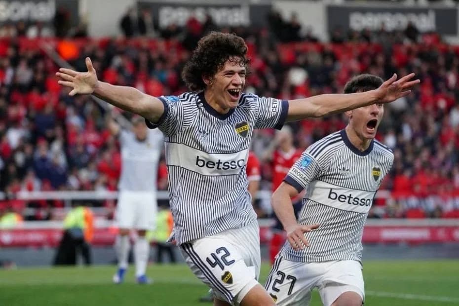 El festejo de Facundo Herrera tras el gol.