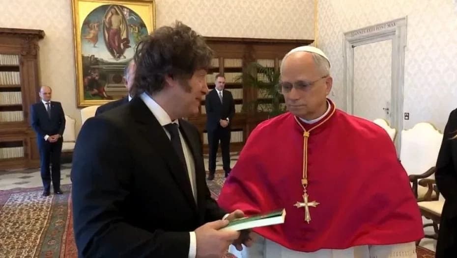 Javier Milei y el papa León XIV.