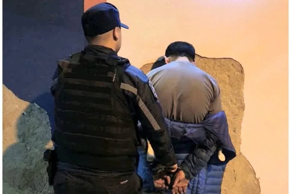 Un policía resultó herido.