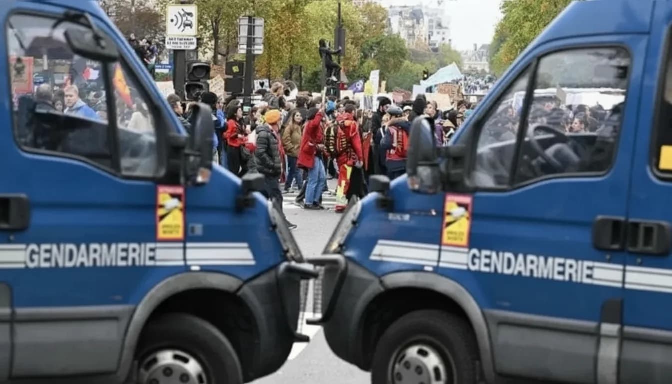 El despliegue de 70.000 policías y el apoyo de fuerzas militares antiterroristas no logran contener los disturbios en Francia.