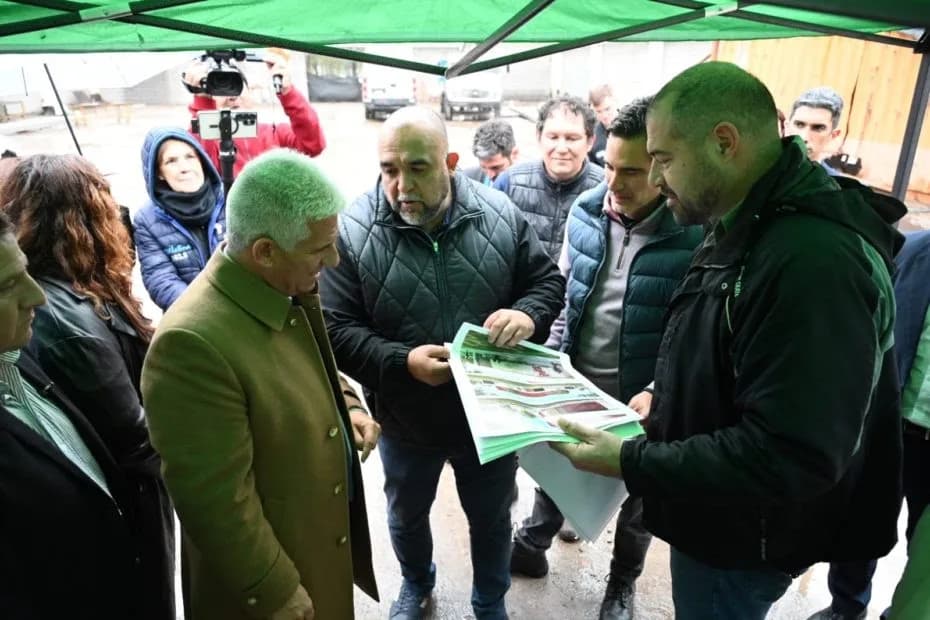 El gobernador Claudio Poggi junto al intendente Maximiliano Frontera en la visita de obra.