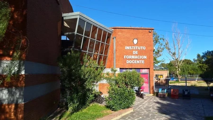 Los aspirantes que necesiten hacer consultas pueden hacerlo en el área Concursos, de lunes a viernes, de 9:00 a 12:00.