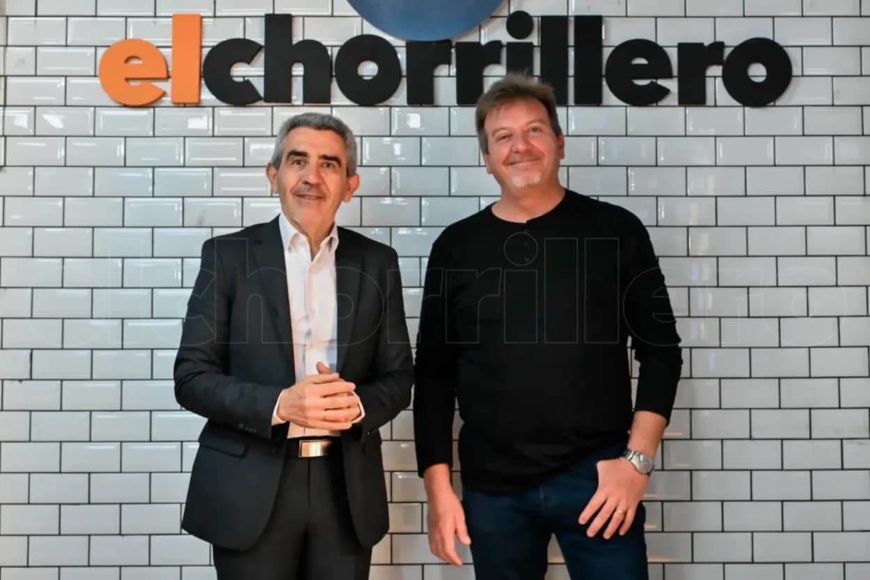 Guillermo Hemmerling junto al director general de El Chorrillero, Daniel Miranda