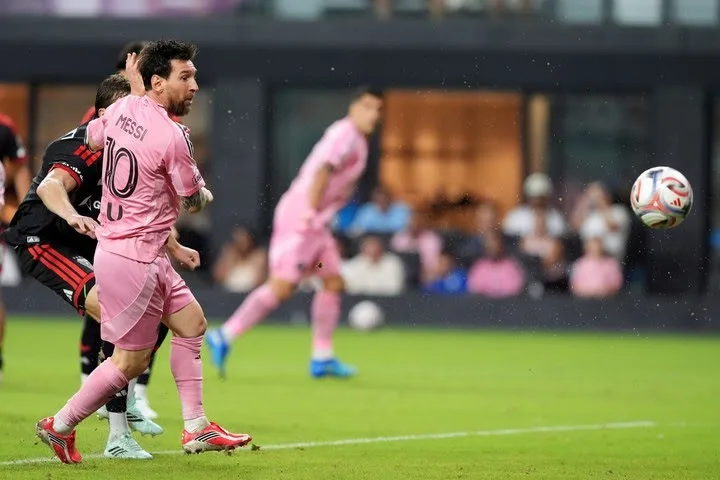 Leo fue la figura del Inter ante DC United (AP Photo/Rebecca Blackwell).